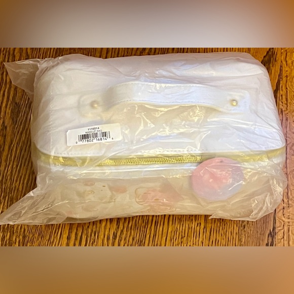 Wet n Wild Hello Kitty Make-Up Bag brand new in bag with tags - Picture 3 of 7